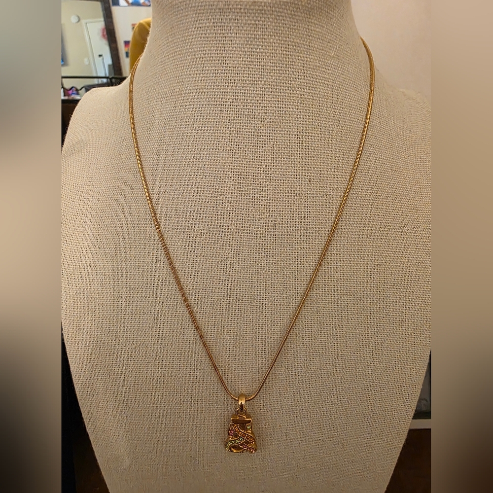 Chic Gold Pendant Necklace